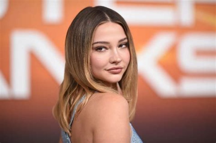Madelyn Cline's Height And Weight